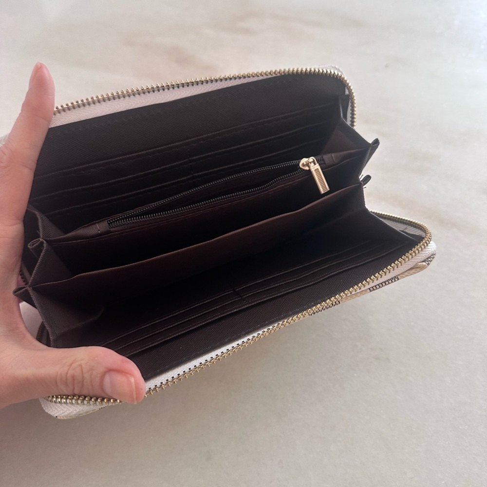 Checkered Zip Wallet - Picture 4 of 4